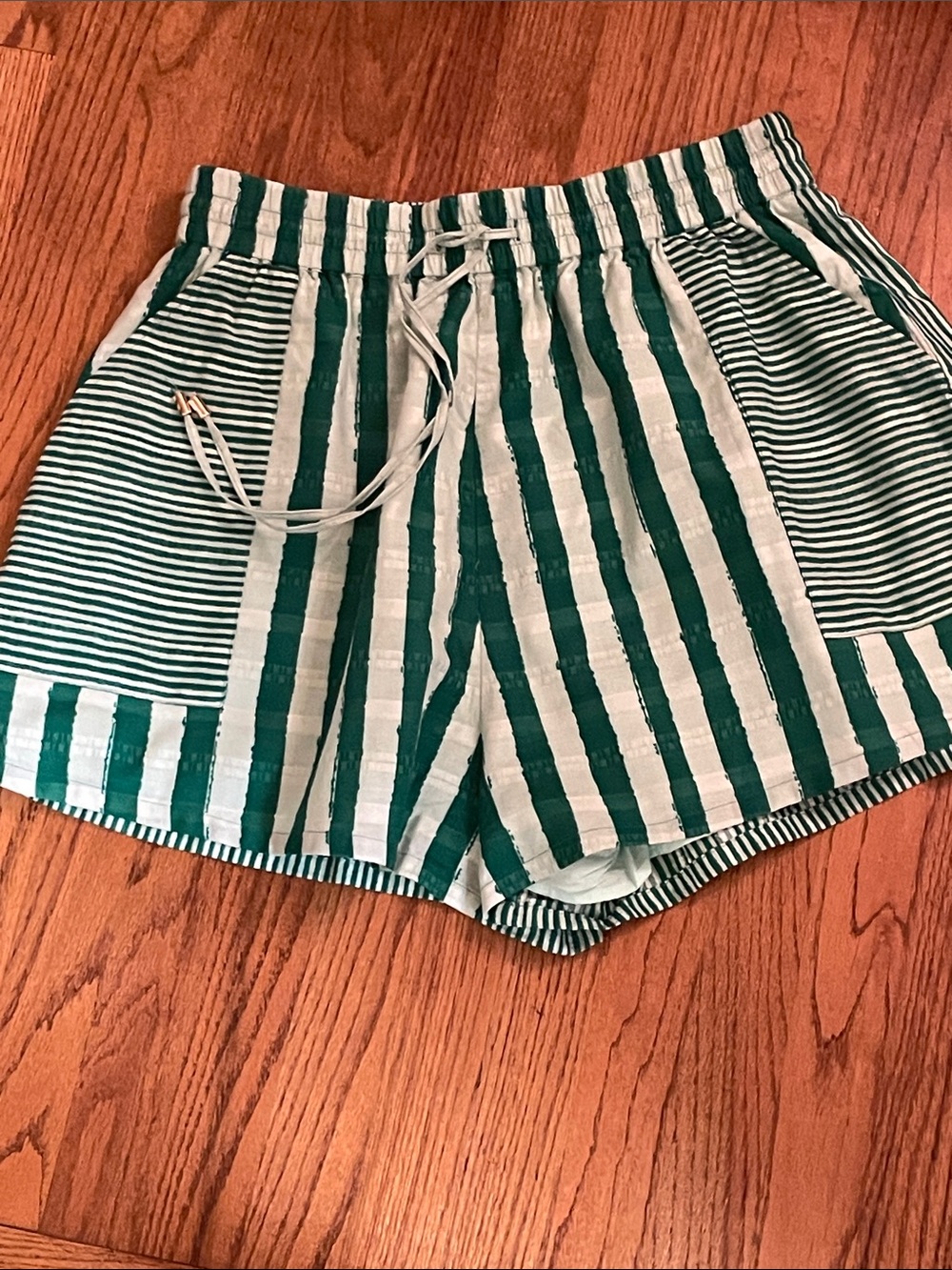 Emily McCarthy Women's Green Stripe Pull-On Lounge Shorts Large